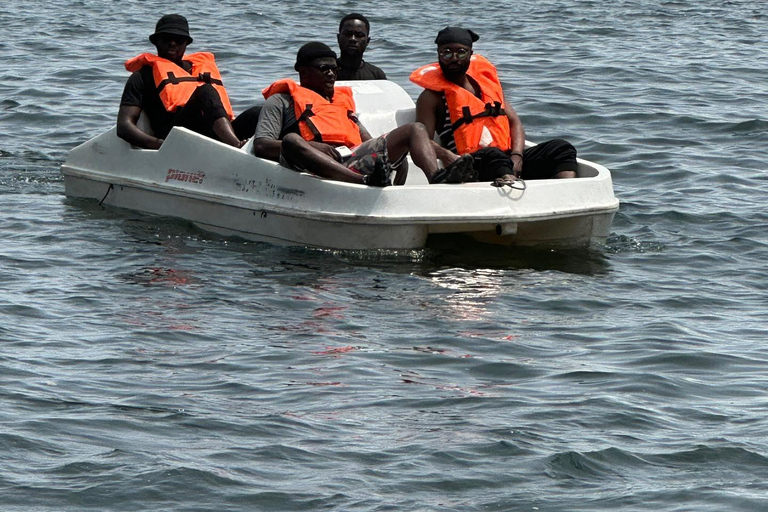 AKOSOMBO: DODI-KRYSSNING PÅ VOLTASJÖN MED TRAVEL &amp; SEEAKOSOMBO: DODI KRYSSNING MED RESA &amp; SE