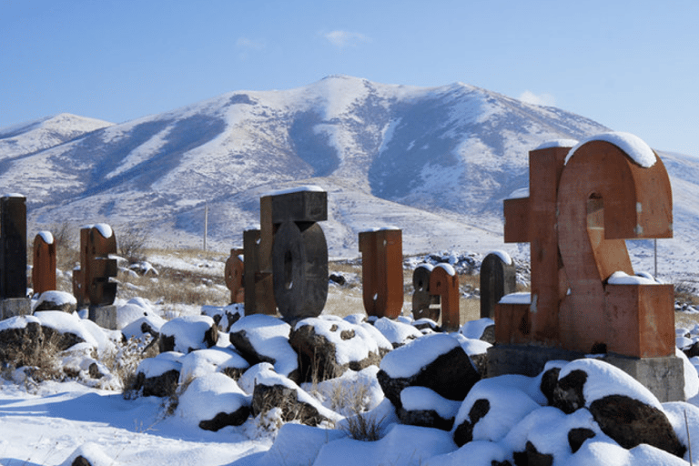 Hovhannavank e Saghmosavank, monumento do alfabeto, AmberdTour particular sem guia de turismo