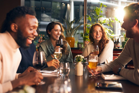 Cata de vinos daneses con guía en Copenhague Nyhavn5 horas: Visita a la Ciudad Vieja y Cata de 6 Vinos con Comida