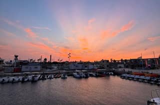 Valencia: Private Segeltour bei Sonnenaufgang mit Frühstück