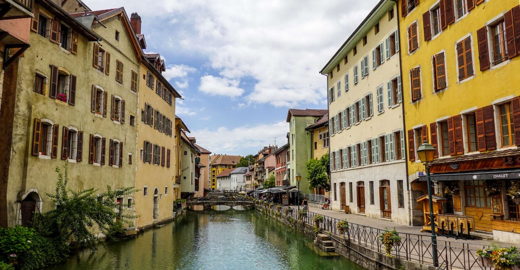 Suitetrails - Private 2-hour Walking Tour of Annecy with official guide
