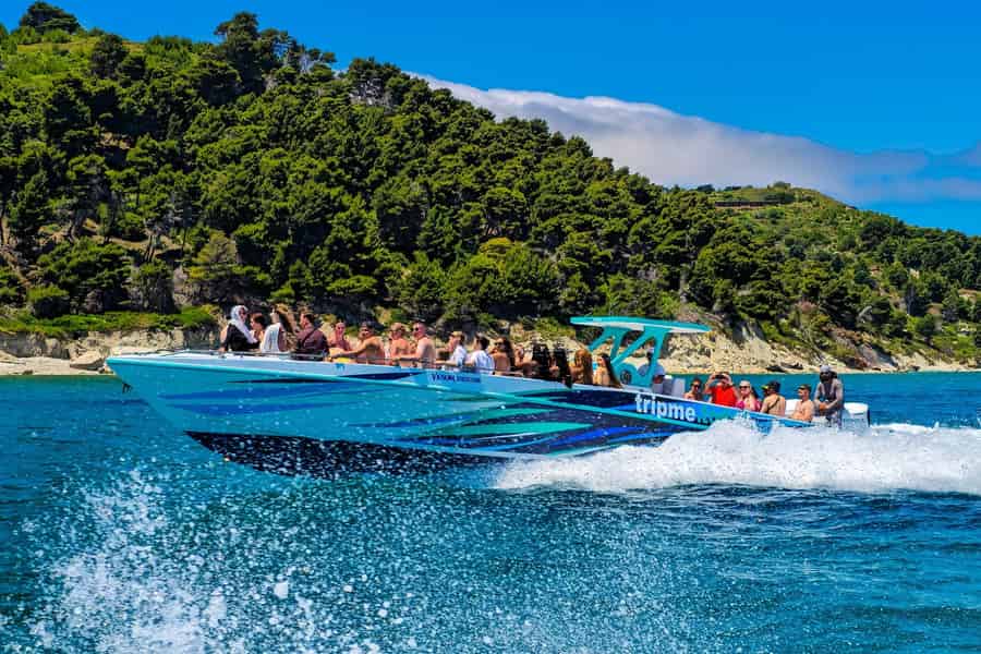 Durrës: Schnellboot-Tour zur Insel Sazan, zur Piratenhöhle und nach Karaburun. Foto: GetYourGuide Durrës: Schnellboot-Tour zur Insel Sazan, zur Piratenhöhle und nach Karaburun. Foto: GetYourGuide