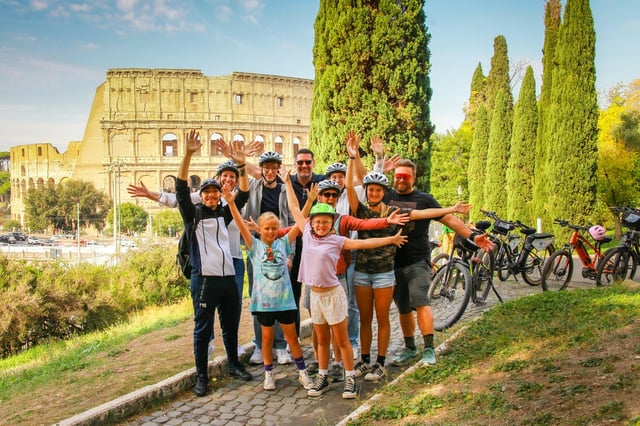 Roma: tur cu bicicleta electrică dimineața devreme