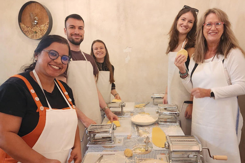 Nápoles: Clase de Cocina de Pasta y Tiramisú con Vino