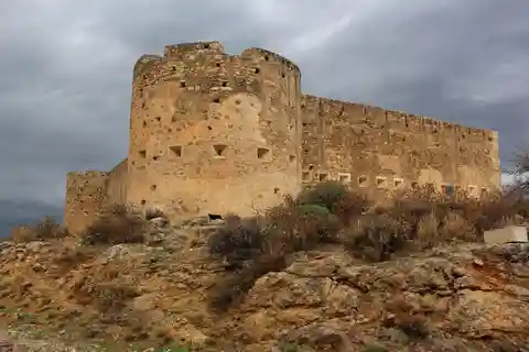 Chania: Private Sunset Sightseeing Tour with Historian Guide