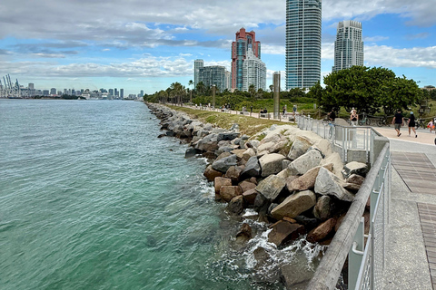 Art déco i świętowanie zachodu słońca – wycieczka piesza po Miami BeachArt déco i zachód słońca – wycieczka piesza po Miami Beach