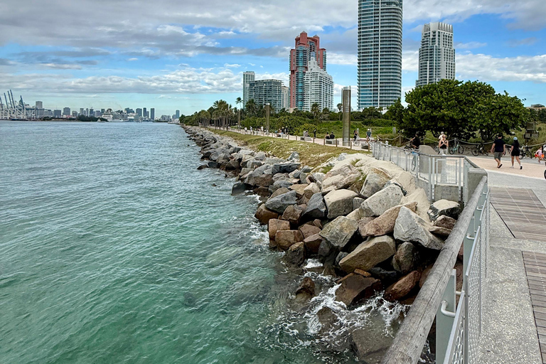 Art déco i świętowanie zachodu słońca – wycieczka piesza po Miami BeachArt déco i zachód słońca – wycieczka piesza po Miami Beach