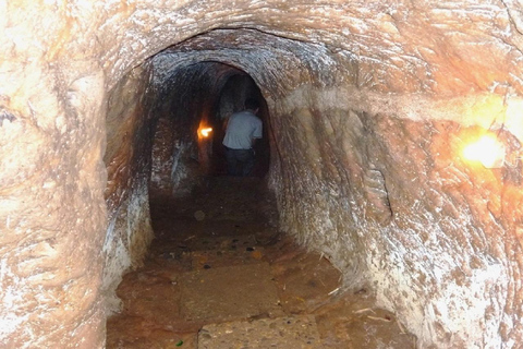 Phong Nha: Traslado em carro particular de/para Hue com/sem DMZHue - Phong Nha via rio e ponte Ben Hai, túneis de Vinh Moc