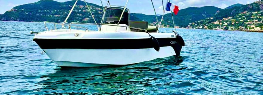 Cannes : Promenade en bateau sans permis vers les îles de Lérins