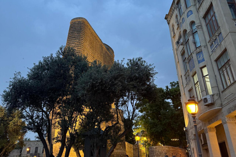 Baku: Old City Private Walking Tour with Tea & Sweets