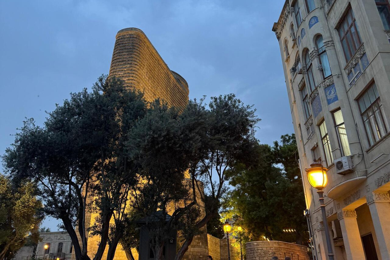 Baku: Old City Private Walking Tour with Tea & Sweets