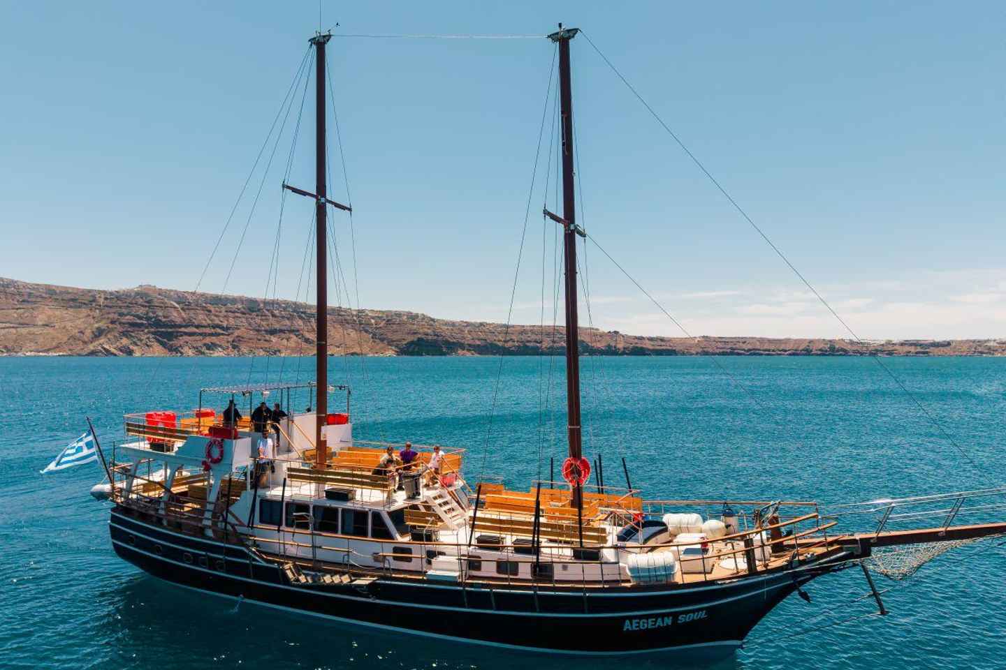 Santorini: Volcanic Islands Cruise with Hot Springs Visit
