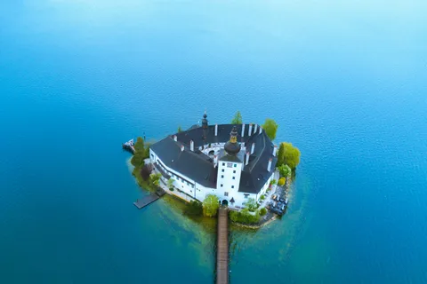 Vienna: Melk, Schloss Ort & Hallstatt Guided Day Tour