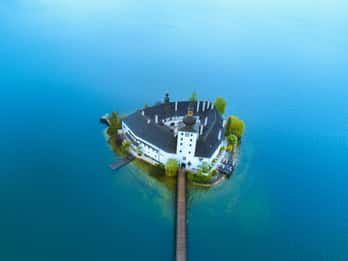 Vienna: Melk, Schloss Ort & Hallstatt Guided Day Tour