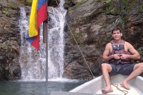 Embalse Amaní: Day Trip with Boat Ride, Kayak and Lunch