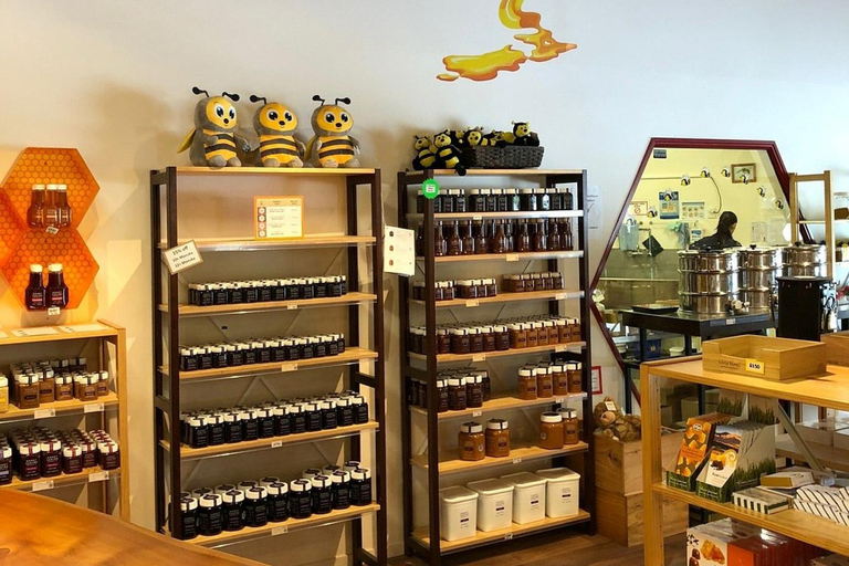 Auckland: Honey Center, Horse Riding & Sheep World Tour