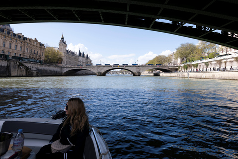 Paris: Private Seine River Cruise Paris: Private Seine River Cruise with Guide