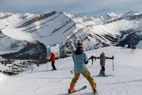 Lake Louise Ski Snowboard Icefield with Peyto Lake Shuttle