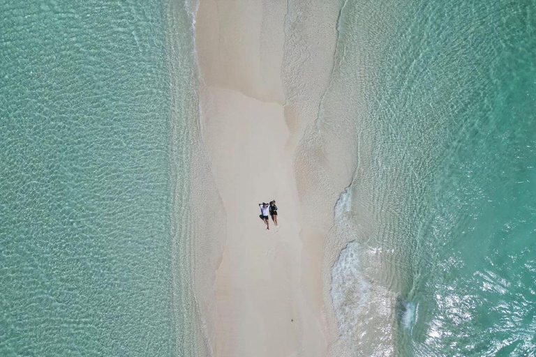 Nadar com tartarugas, pausa para o almoço em Zanzibar, caverna Kuza, The Rock