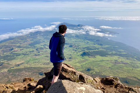 Pico-eiland: Beklim de berg Pico, de hoogste berg van Portugal