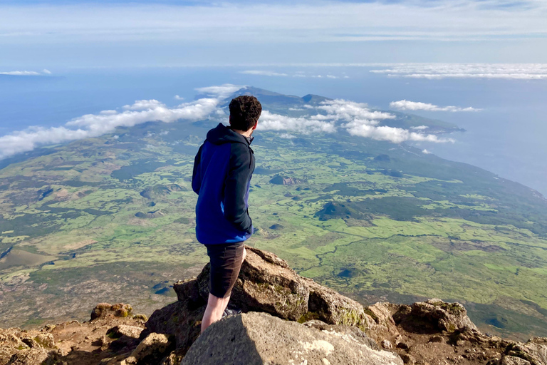 Pico-eiland: Beklim de berg Pico, de hoogste berg van Portugal