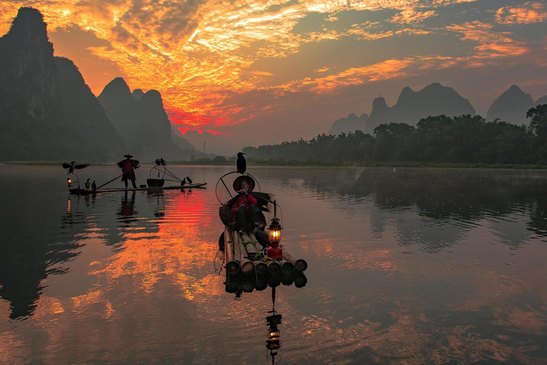 Yangshuo: tour all&#039;alba sul monte Xianggong e rafting sui bambù