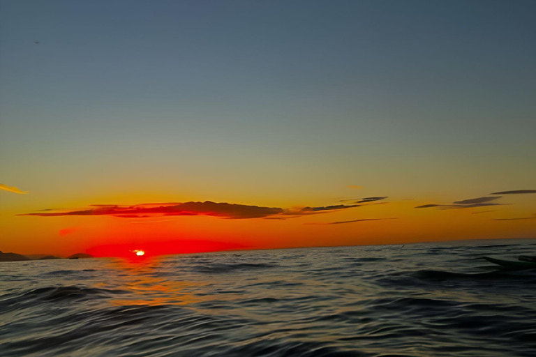 Copacabana: pagaiata di gruppo all&#039;alba con gli istruttori. Indimenticabile!