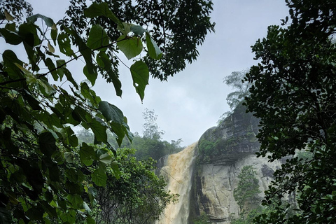 康提：兰博达瀑布和普纳瀑布，以及安布鲁瓦瓦天空塔日落康提：兰博达瀑布和普纳瀑布，以及安布卢瓦瓦天空塔日落之旅