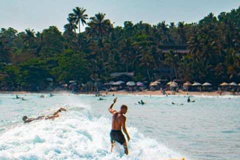 米里萨或卡尔皮蒂亚冲浪营之旅（适合初学者和专家）