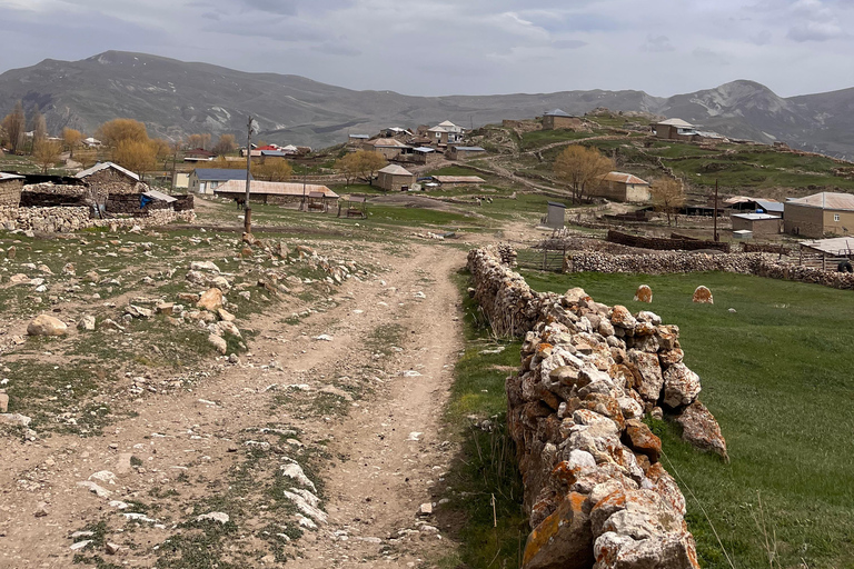 3 day trekking between mountain villages Khinaliq - Qriz Baku: 3 day trekking aroud mountain villages Guba - Khinalig