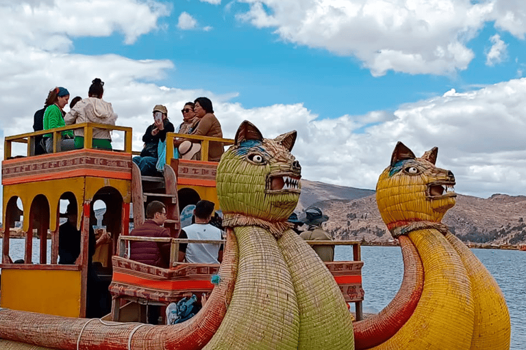 Uros en Taquile Island-boottocht vanuit PunoVolledige dag Uros en Taquile-eiland op snelle boot vanuit Puno