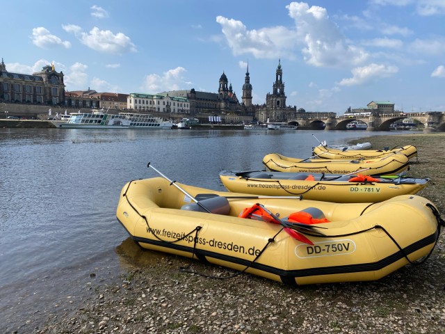 Dresden: Old Town Inflatable Boat Tour with Beer Garden Stop