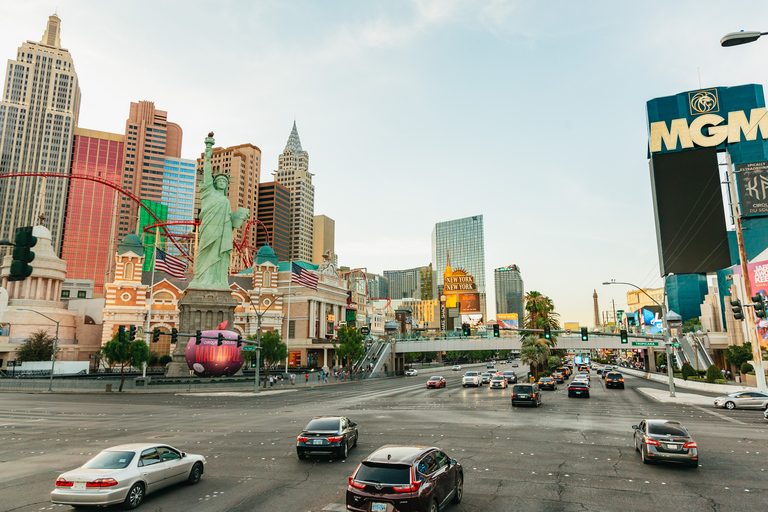 Las Vegas: Tour panoramico notturno in autobus scoperto20:00 Tour serale per soli adulti (21+) con bevanda