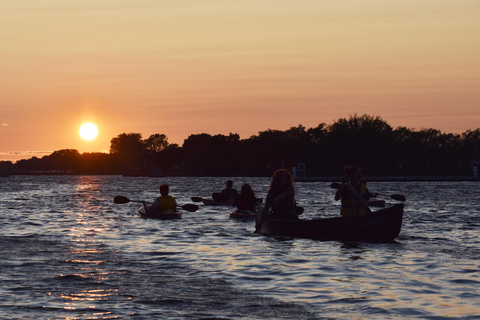 Montréal: Sunset Kayak Excursion Montreal: Sunset Kayak – Guided Day Trip in English