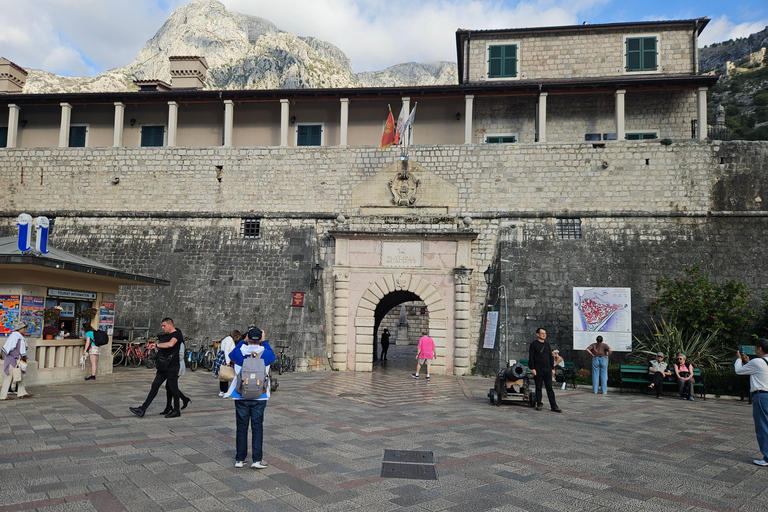 Tour a pie por el casco antiguo de Kotor