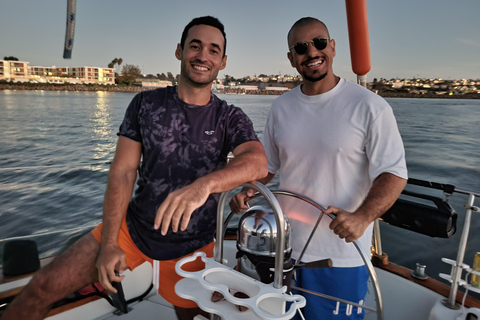 لوس أنجلوس: الإبحار عند غروب الشمس مع الموسيقى