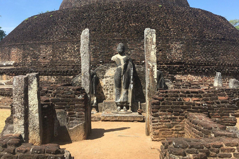 Sigiriya: UNESCO Polonnaruwa & Ancient Lake Heritage Tour