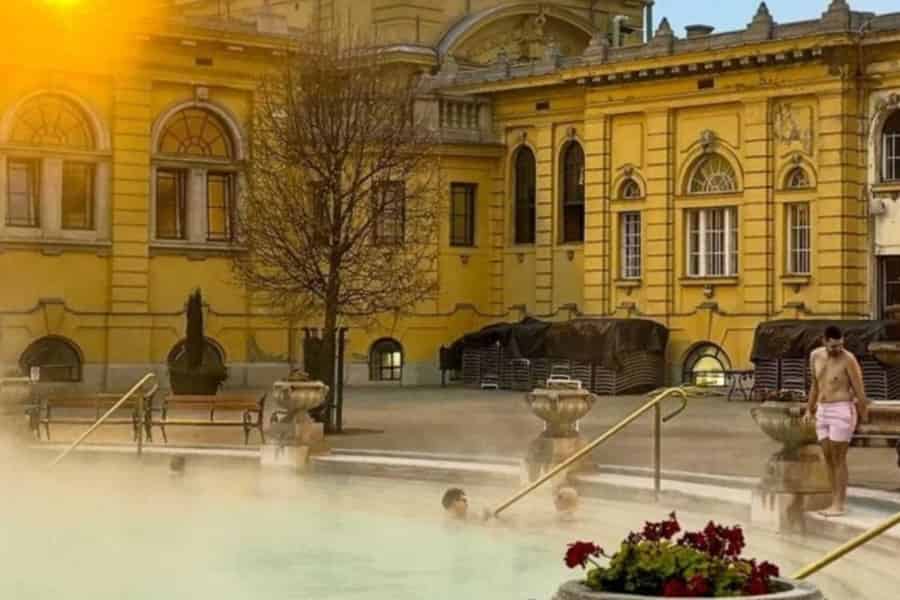 Budapest: Eintritt ins Széchenyi-Thermalbad mit privatem Transfer. Foto: GetYourGuide Budapest: Eintritt ins Széchenyi-Thermalbad mit privatem Transfer. Foto: GetYourGuide