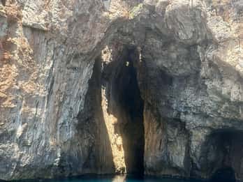 Santa Maria di Leuca: tour delle grotte con aperitivo