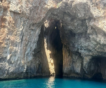 Santa Maria di Leuca: tour delle grotte con aperitivo