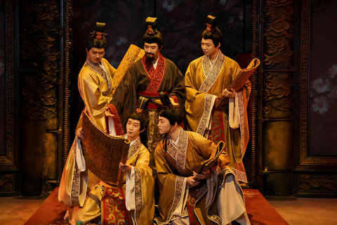 Shanghai：Theatrical Imperial Banquet& Traditional Dance Show (Weekday)SVIP (Row 1)