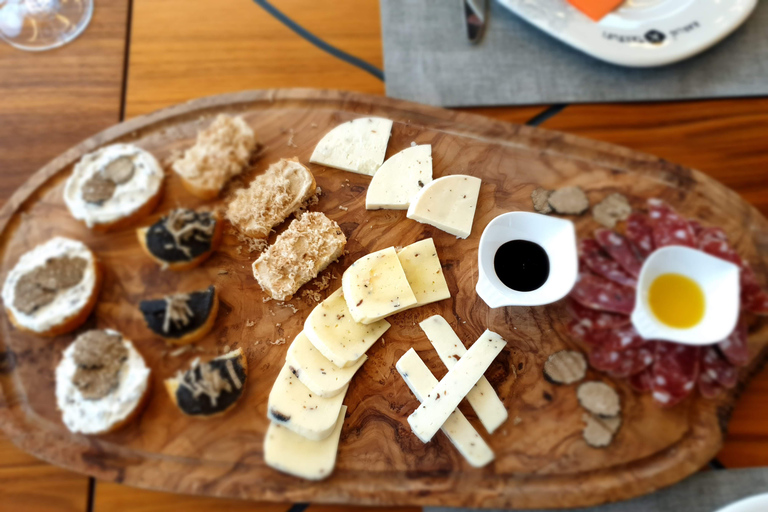 Caccia al tartufo e gemme istriane: Escursione di un giorno a Montona e Abbazia