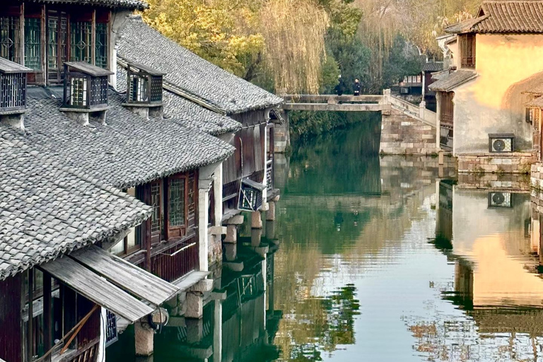 Hangzhou: Wuzhen Water Town Day Trip with Boat Ride Guide for English