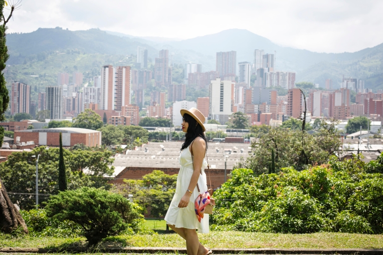 Medellín: Tour Pablo Escobar con Guía y Transporte