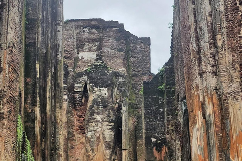 Sigiriya to Anuradhapura & Polonnaruwa – Full Day Tour