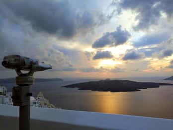 Santorini Sunset Chasing Adventure: Half-Day Private Tour