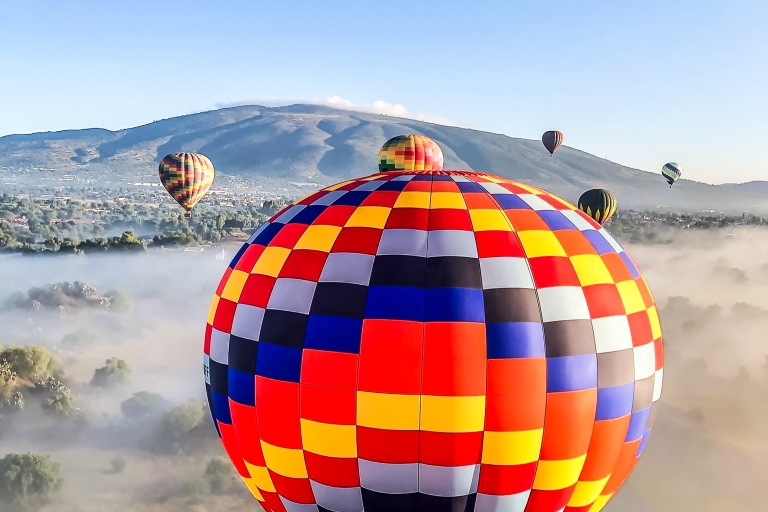 Ab Mexiko-Stadt: Teotihuacán-Heißluftballonfahrt & FrühstückHeißluftballonfahrt über Teotihuacán