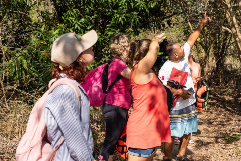 La Crucecita: Beach Clean-Up and Tour w/ Drinks and Fruits