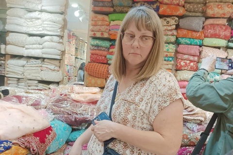 Wedding Wear & Bollywood Glam Shopping Tour (Women-Led Tour) Wedding Wear & Bollywood Glam Shopping Tour (Half-Day Tour)