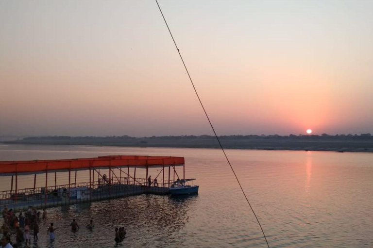 من دلهي: جولة لمدة يومين في فاراناسي مع إقامة 5 نجوم ورحلات جوية.